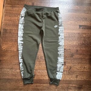 Nike size 3XL green with print down legs joggers